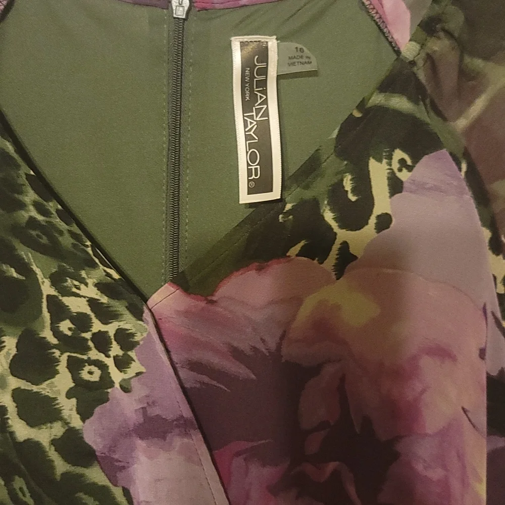 Women's floral dress by Julian Taylor Size 16 - Picture 3 of 6